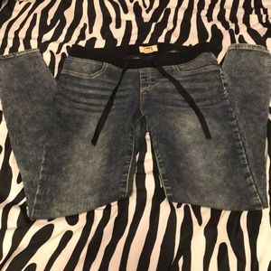 Elastic waist skinny jeans